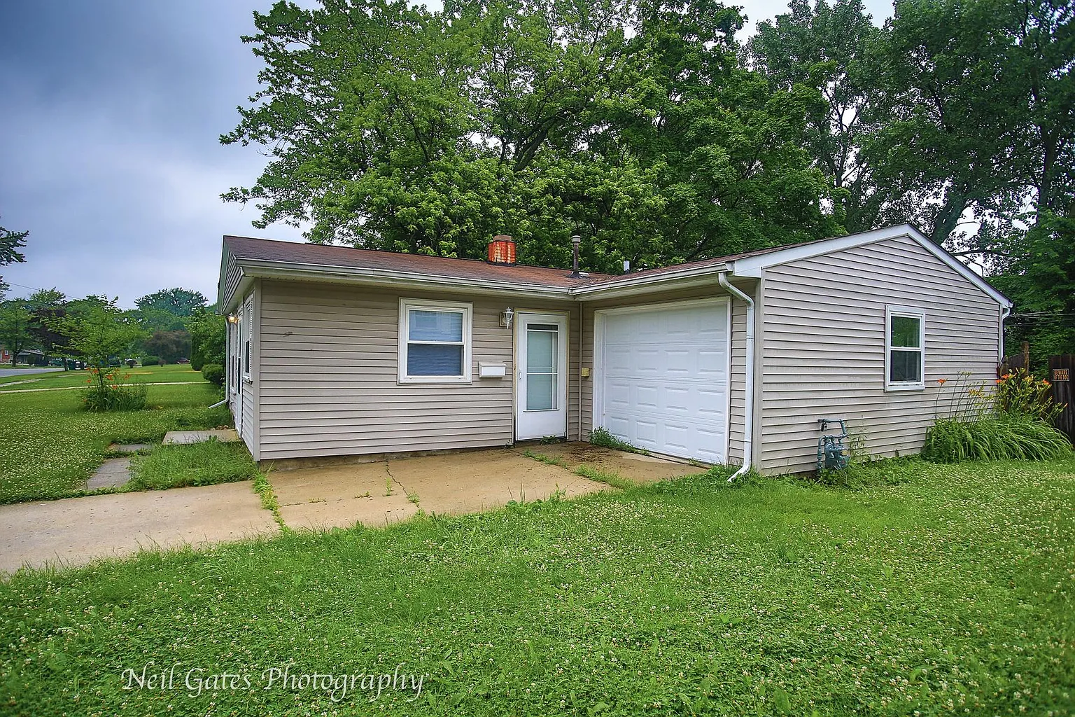 2107 Belmont Ave photo 1