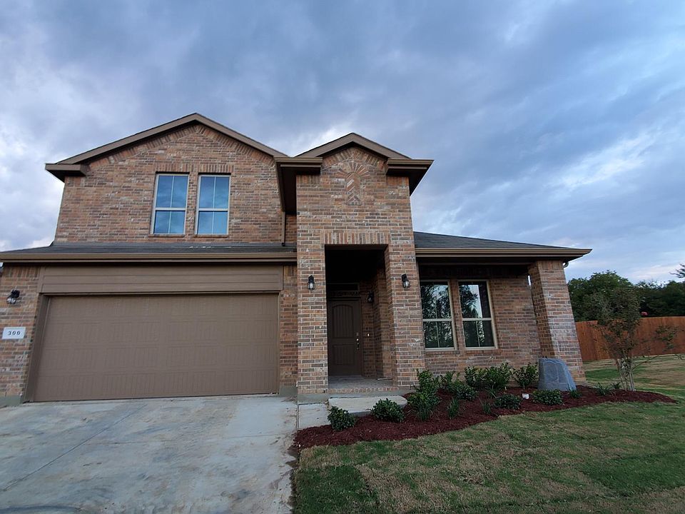1st image of 300 Oakbluff Dr