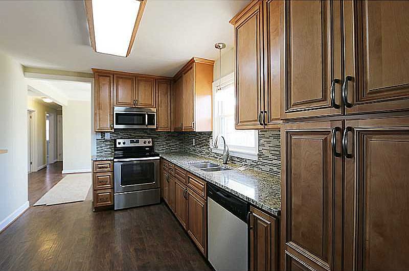 1st image of 914 Thornhill Dr