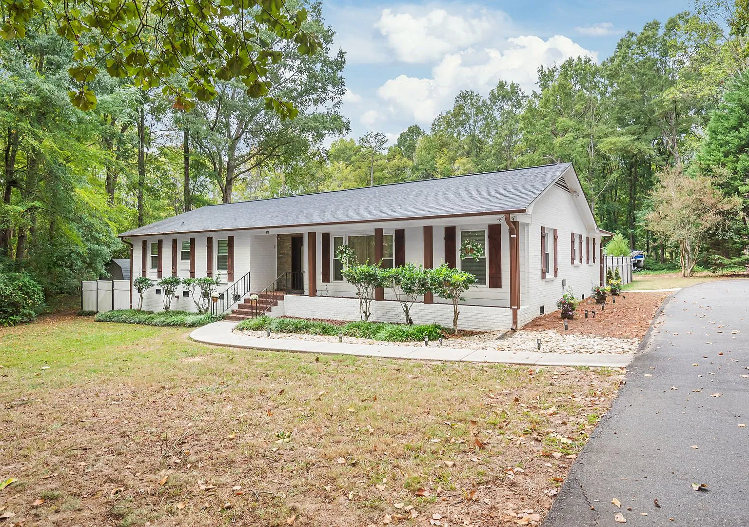 Beautiful South Charlotte Ranch with Huge Screened Porch & Fenced Yard — Photo 2