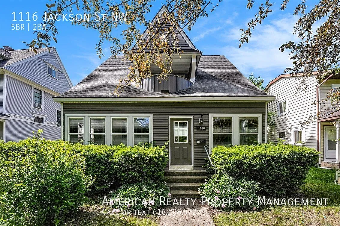 5 bed, 1839 sqft, $3,100 — Photo 1