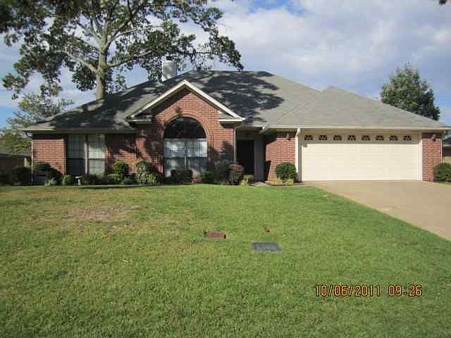 1st image of 202 Lakewood Dr