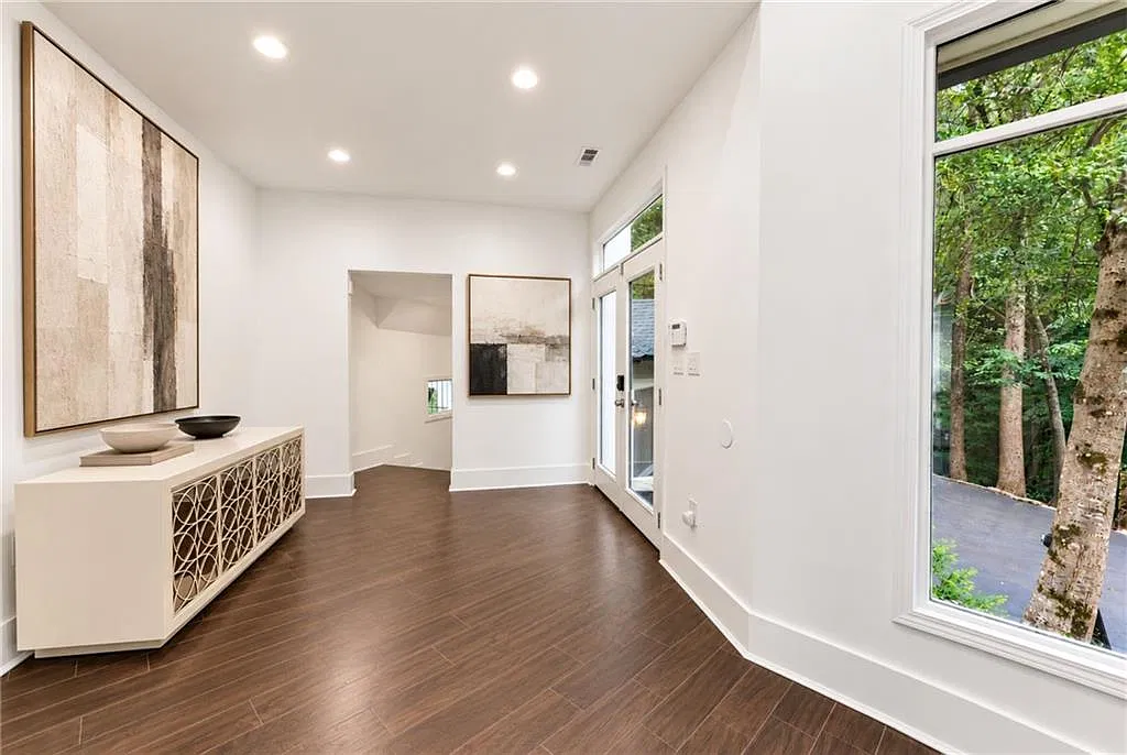 5 bed, 5.0 bath, 3888 sqft, $10,500 — Photo 2