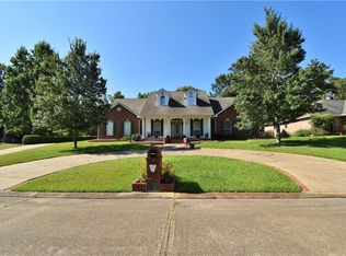 8139 Titleist Dr, Pineville, LA 71360