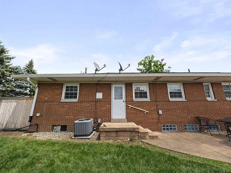 1629 Arlington Ave — Photo 39