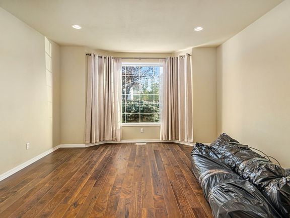 5th image of 19425 200th St Ct E