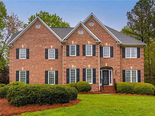 1504 Regents Park Ln, Greensboro, NC 27455