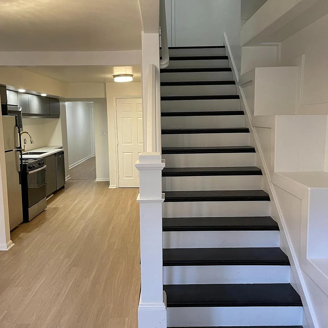 3 bed, 1656 sqft, $6,000 — Photo 2