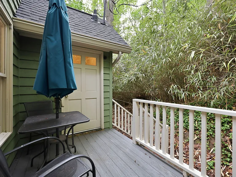 1502 Hollywood St — Photo 47