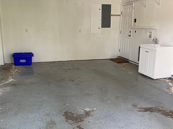 3rd image of 429 Scott Ave
