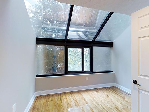 2nd image of 33 N Grant Ave