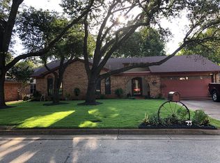 2202 Valleydale Dr, Arlington, TX 76013