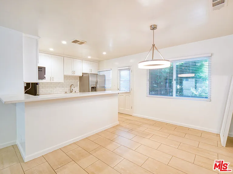 337 N Oakhurst Dr #6 — Photo 4
