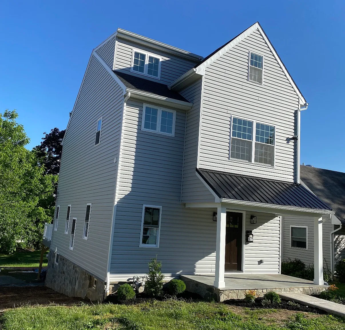 4 bed, 2.5 bath, 2186 sqft, $4,200 — Photo 1
