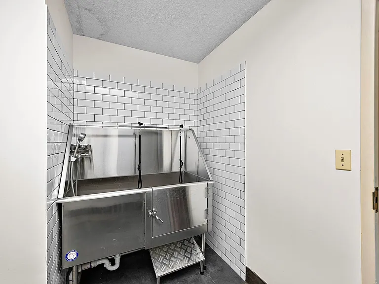 Welcome to Chardon Court Apartments, where modern design meets convenience. Our state-of-the-art laundry facilities and stylish interiors offer residents comfort and efficiency. Ready to elevate your living? Schedule a tour today!