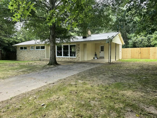 1606 Hilltop Dr, Lawrenceburg, TN 38464