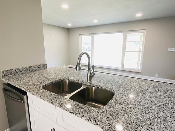 5th image of 7320 Afton Dr