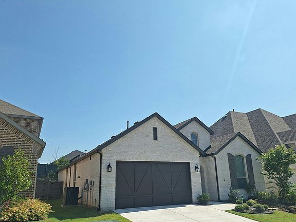 3rd image of 604 Oakmoss St