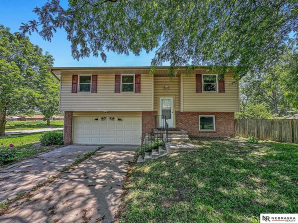 2604 Austin Dr, Lincoln, NE 68506