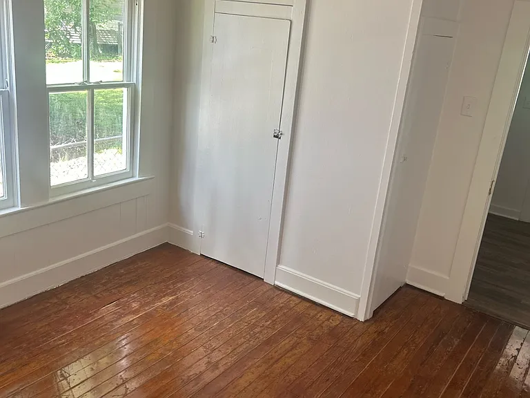 427 N Saint Antoine St — Photo 6