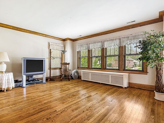 3rd image of 7107 N Olcott Ave