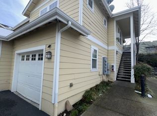 2222 McCall Dr, Ashland, OR 97520