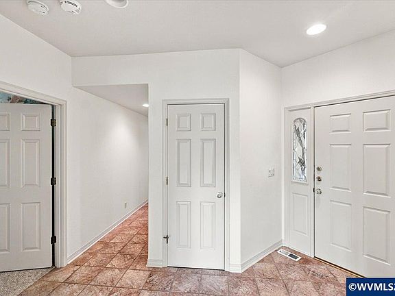 5th image of 702 Castle Pines Dr N