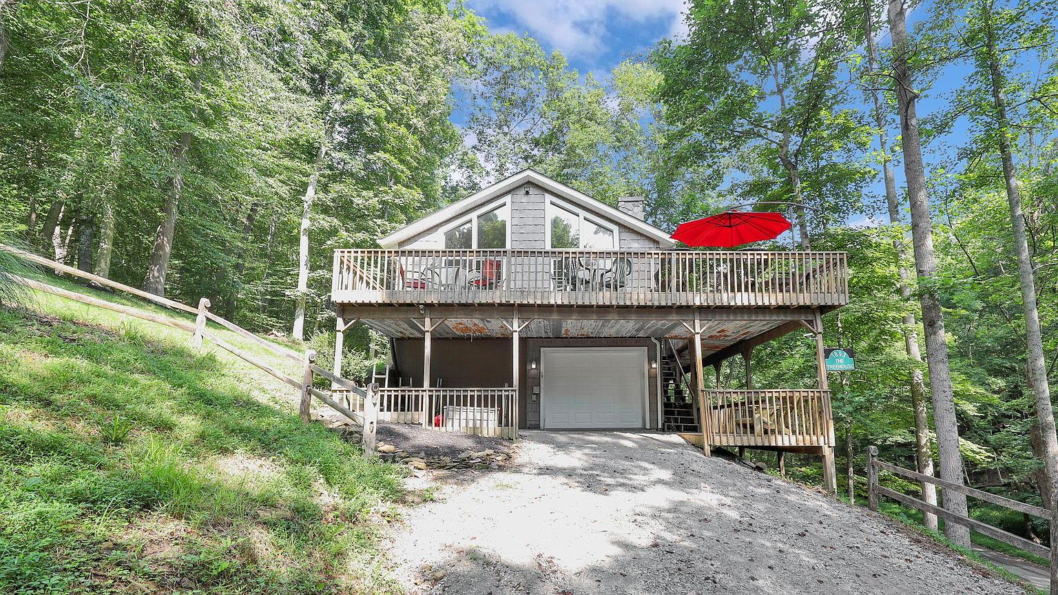 Listing photo 3 for 1893 Beaver Ln