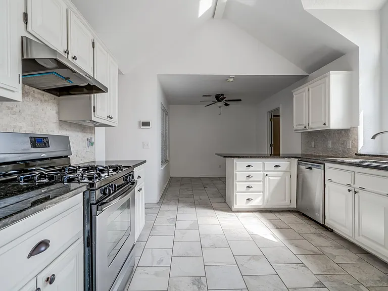 1812 Pebble Creek Blvd — Photo 20