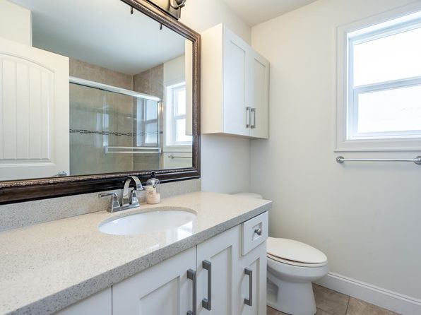 4 bedroom rental in Surrey — photo 18