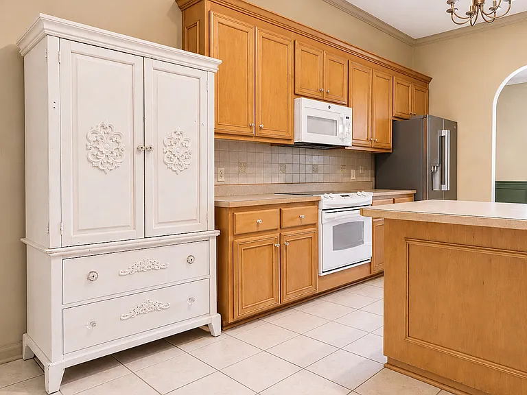 3829 Edinburg Cir — Photo 10