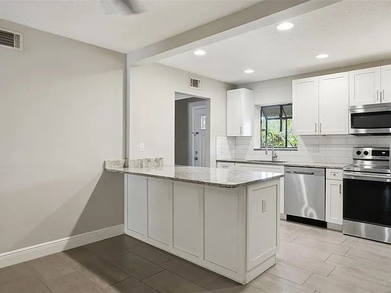 727 N Himes Ave — Photo 11