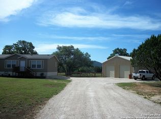 678 N Thunder Creek Rd, Utopia, TX 78884