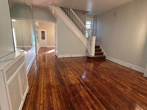 3rd image of 2514 W Cumberland St