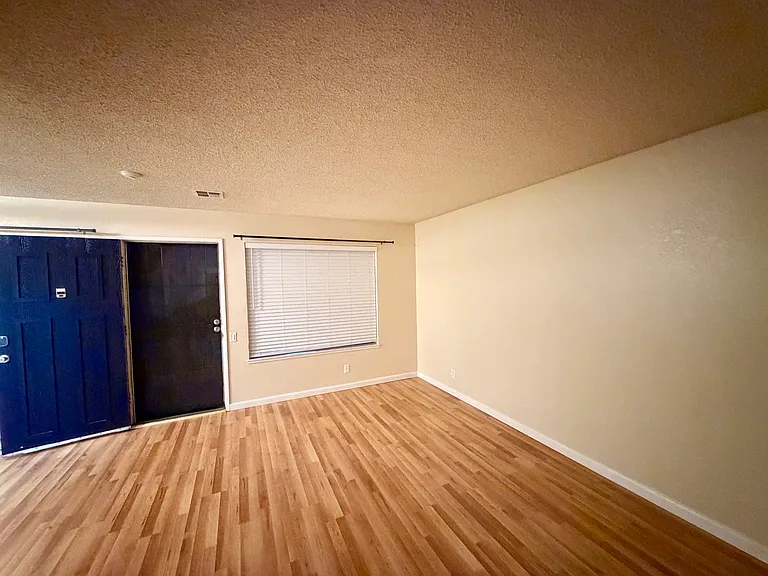 5044 Bridgepointe Pl — Photo 2