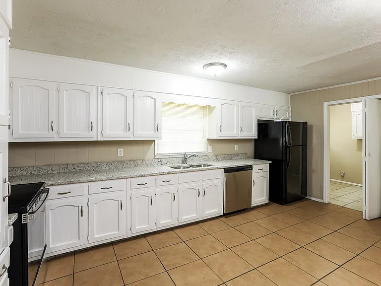 4649 Danna Dr — Photo 6