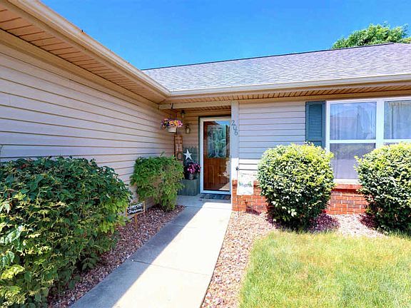 3rd image of 206 Cromwell Ct