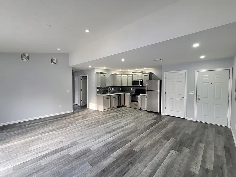 129 N Pearl St #B-2 — Photo 8