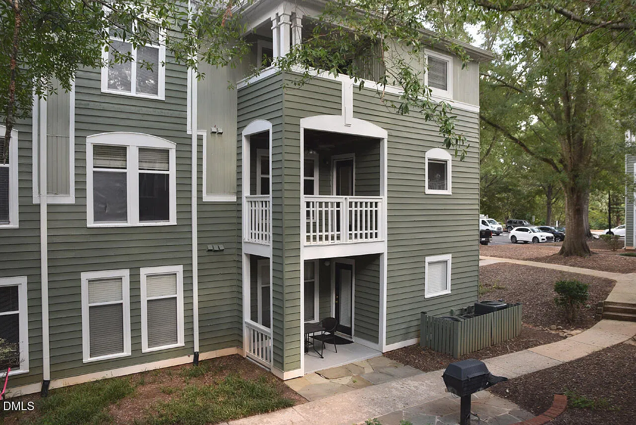 1 bed, 1.0 bath, 732 sqft, $1,650 — Photo 2