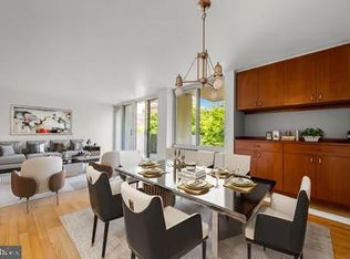 604 S Washington Sq APT 216, Philadelphia, PA 19106