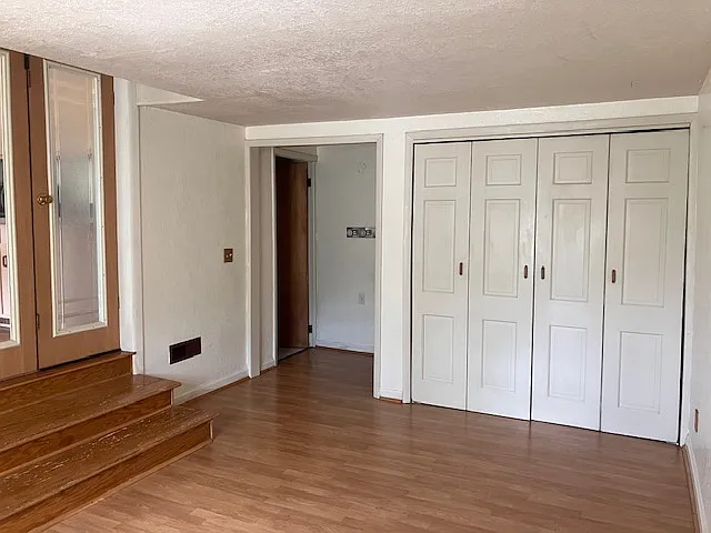 1923 Thornburgh Dr — Photo 4