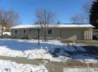 915 Garden View Dr, Apple Valley, MN 55124