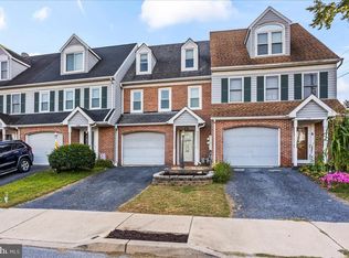 678 Topaz Dr, Lancaster, PA 17603