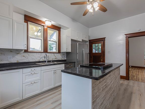 5th image of 209 W Dakota St