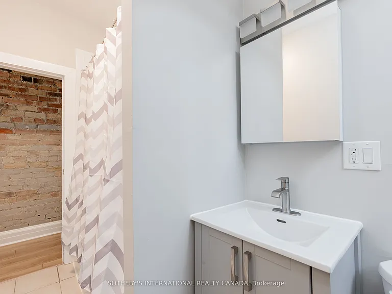 15 Indian Road Cres #UPPER — Photo 19