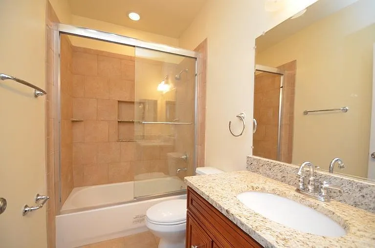 222 E Rochelle St — Photo 9