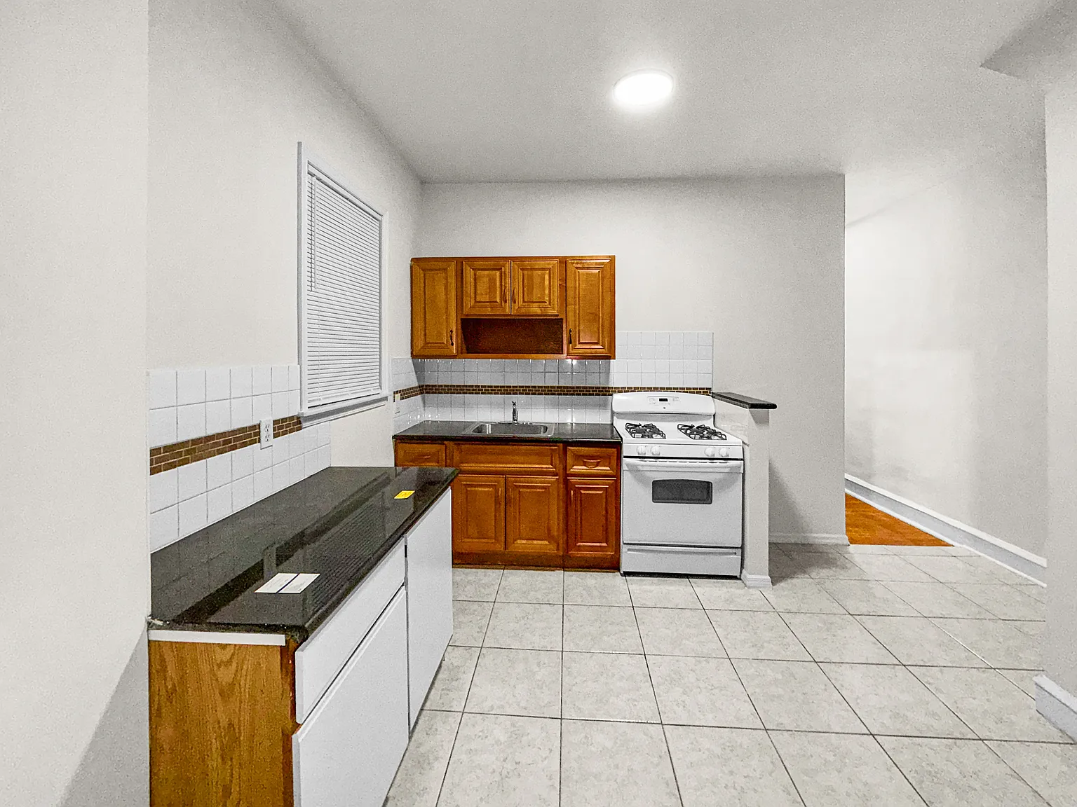 1 bed, 800 sqft, $1,150 — Photo 1