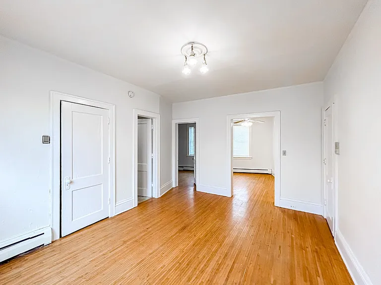 2121 Hennepin Ave S — Photo 19