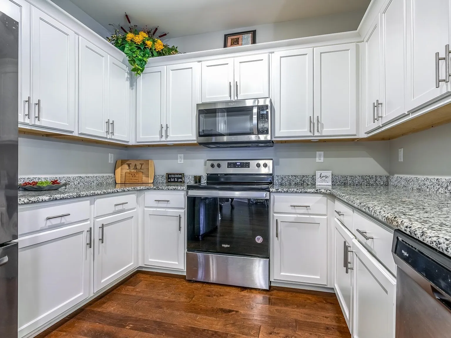 4 bed, 2.5 bath, 2118 sqft, $2,500 — Photo 4