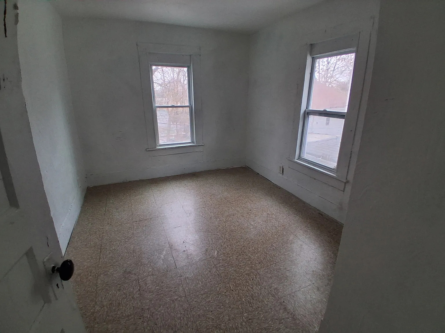 Comfortable 3 Bedroom Home — Photo 4
